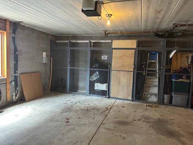 Building Photo - 9529 Minnick Ave