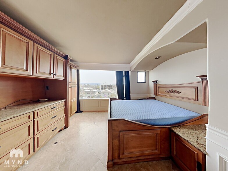 Building Photo - 280 Island Ave