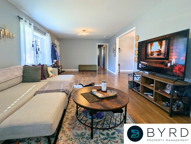 Building Photo - 4209 West End Dr