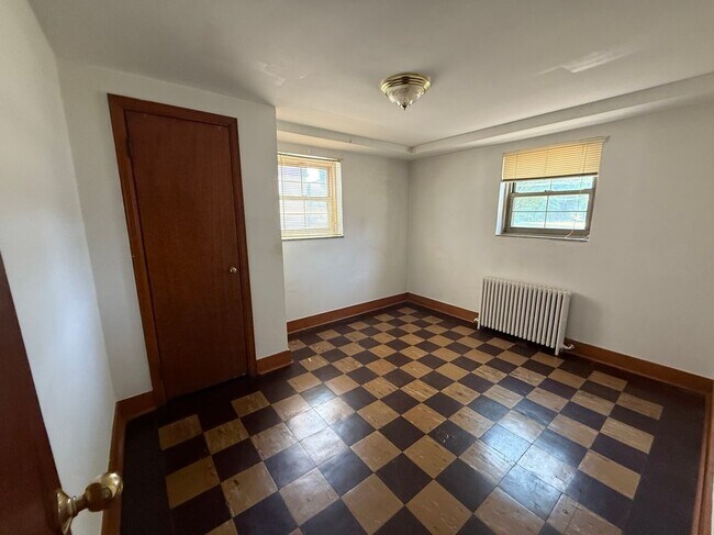 Building Photo - 91 Sherwood Ave