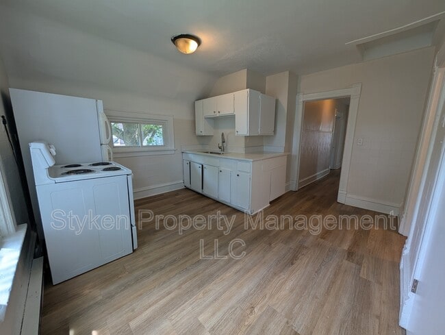 Building Photo - 464 S Harrison Ave