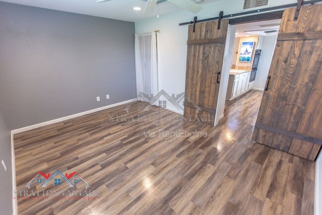 Building Photo - 2224 W Emelita Ave