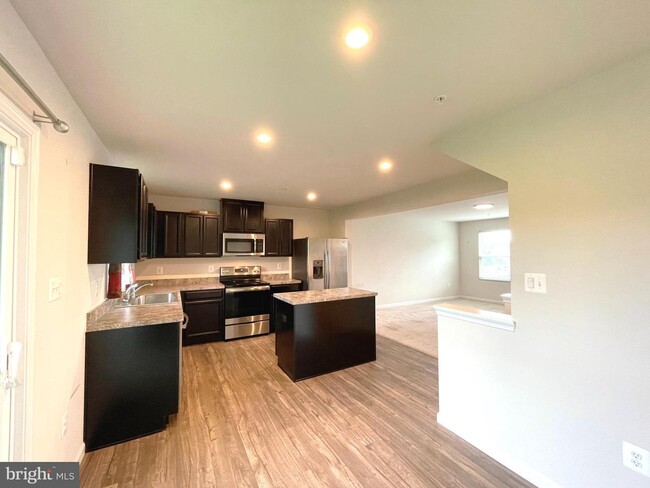Building Photo - 46350 Sandbar Ln