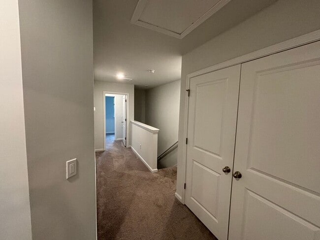 Building Photo - 4702 Palm View Cir
