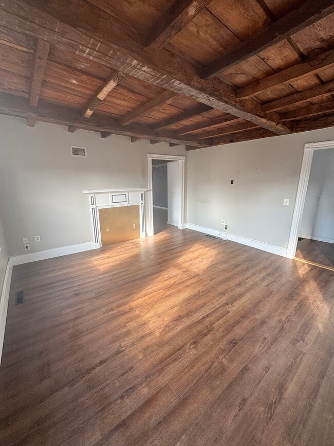 Building Photo - 35 N Main St