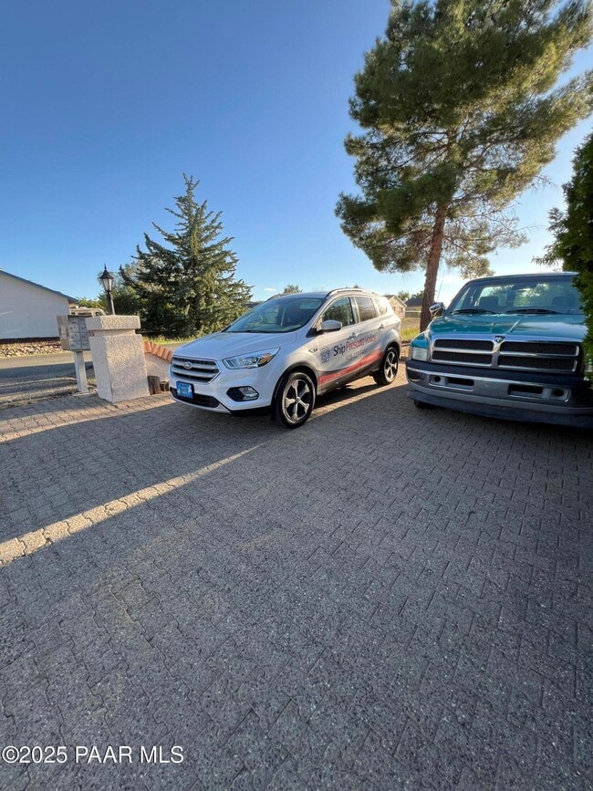 Building Photo - 8860 E Yavapai Rd