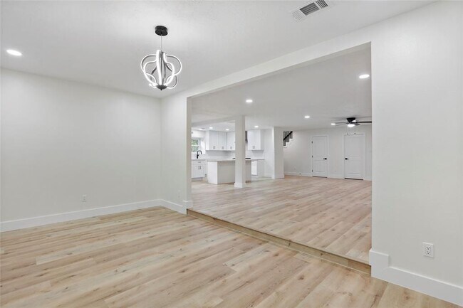 Building Photo - 1742 Hill Top Ln