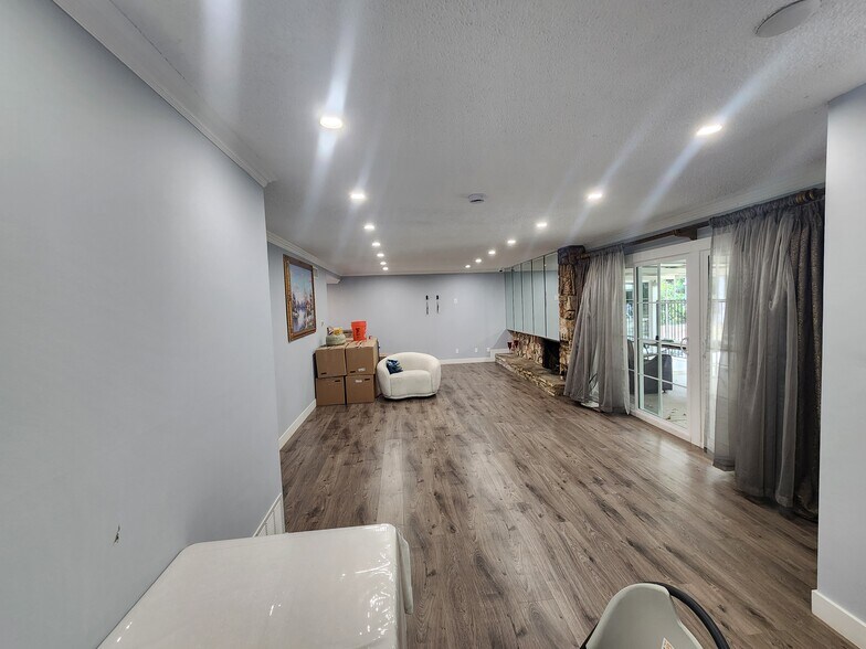 Building Photo - 11665 Babbitt Ave