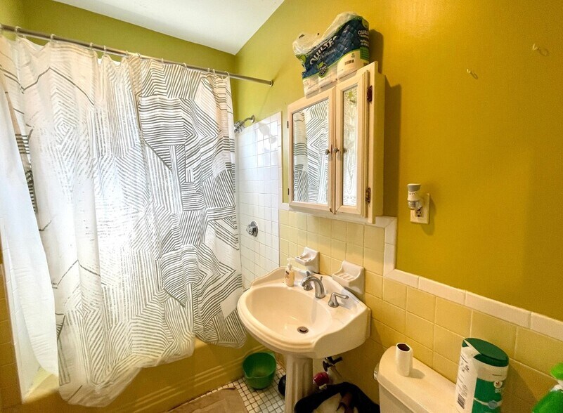 Building Photo - 49 Beech Glen St