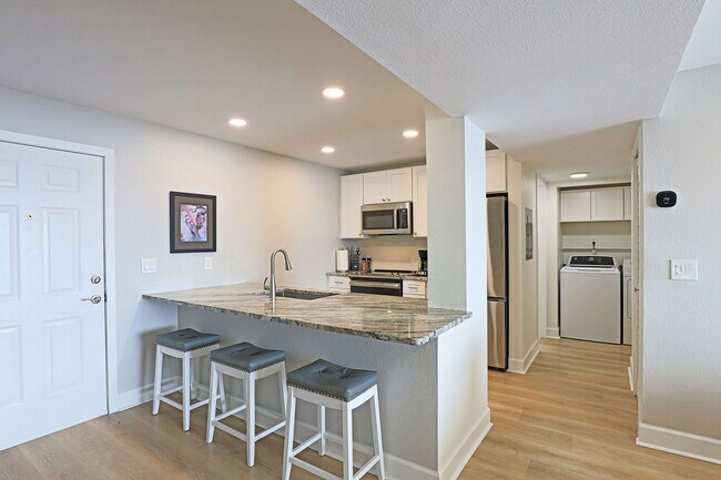 Building Photo - Palm Beach Landings  2885-502A