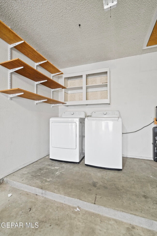 Building Photo - 5660 Longview Dr