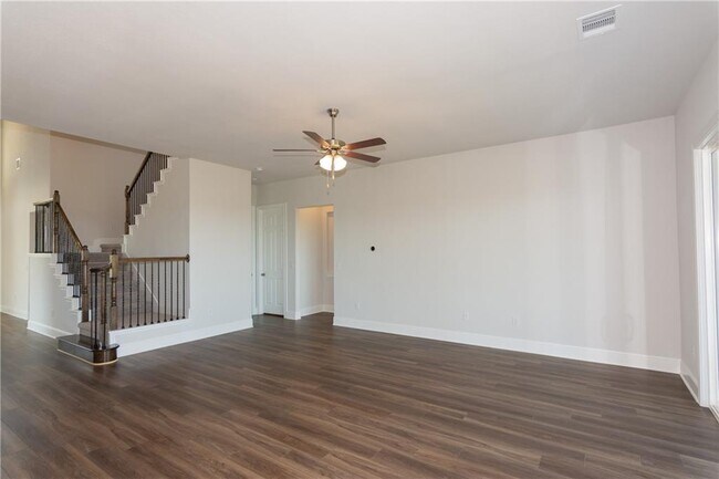 Building Photo - 3300 Scenic Valley Dr