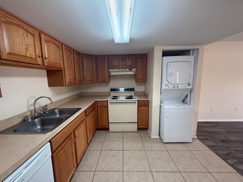 Building Photo - 8144 Fairways Cir