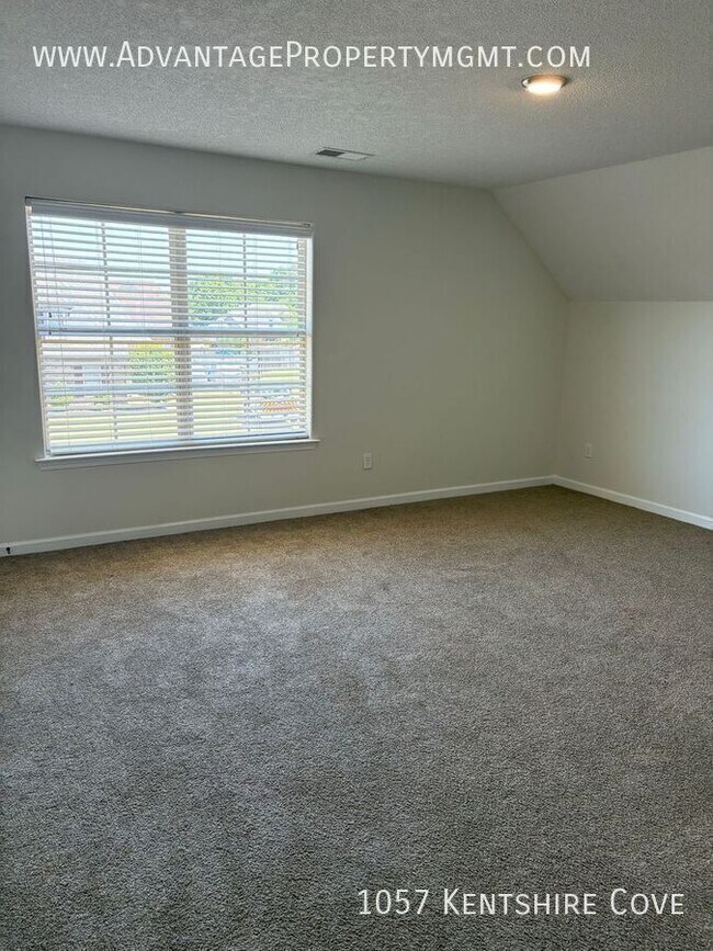 Building Photo - 1057 Kentshire Cove