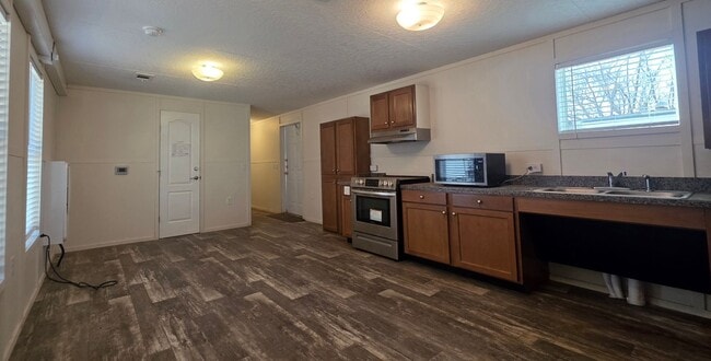 Building Photo - 3/2 MOBILE HOME IN COMMANDER'S PALACE - FRENSHIP ISD