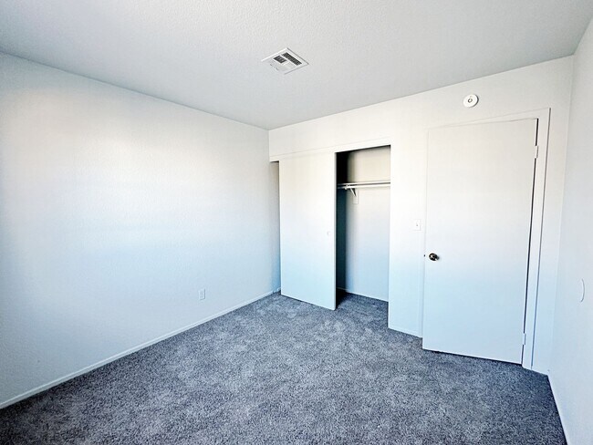 Building Photo - 1645 Autumn Rust Dr