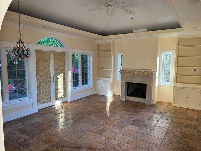 Building Photo - 2015 Franklin Ave E