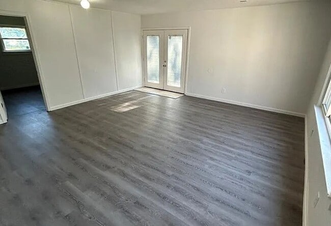 Building Photo - 811 St Monica Dr