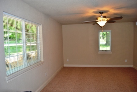 Building Photo - 2 bedroom, 1 bath condo near west side cam...