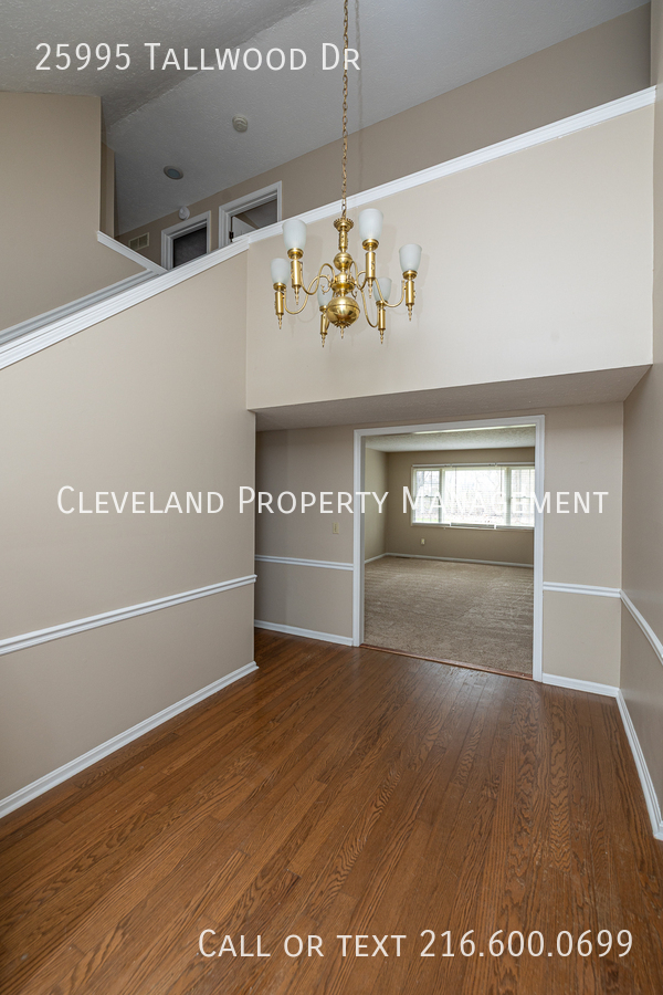 Building Photo - 25995 Tallwood Dr