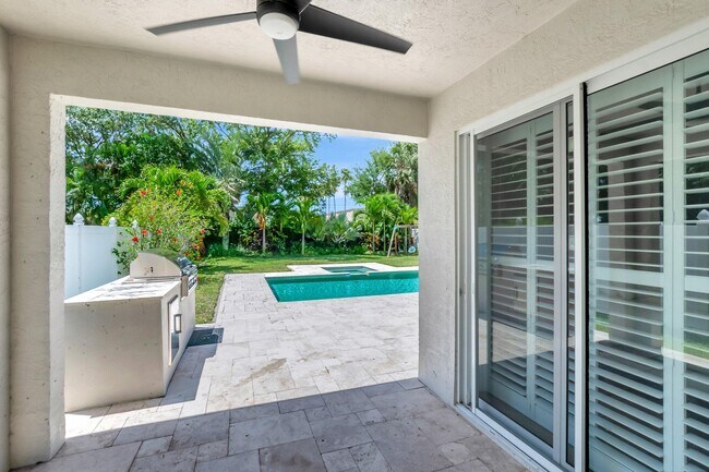 Building Photo - 1050 Delray Lakes Dr
