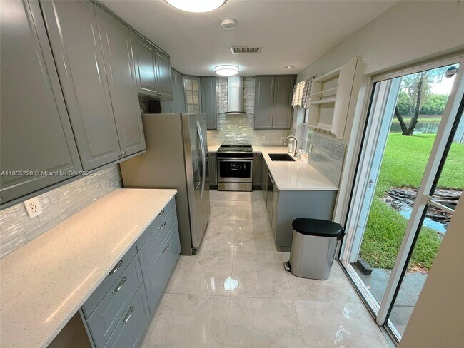 Building Photo - 1462 Springside Dr