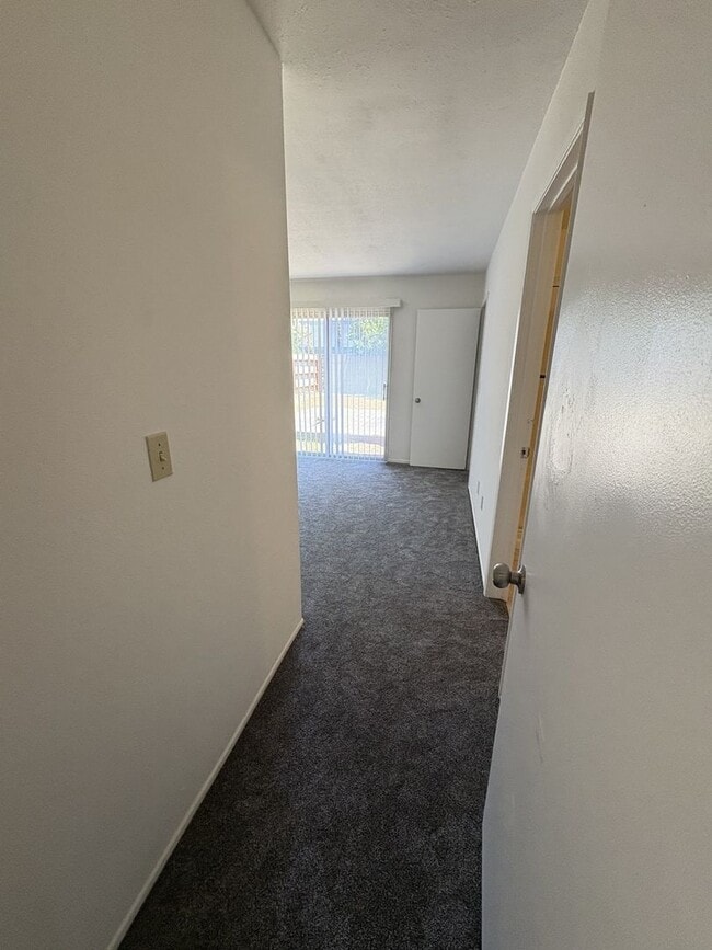 Building Photo - Beautiful 4-bedroom home close to schools ...