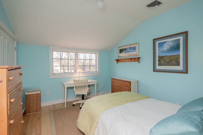 Building Photo - 221 Merchants Path