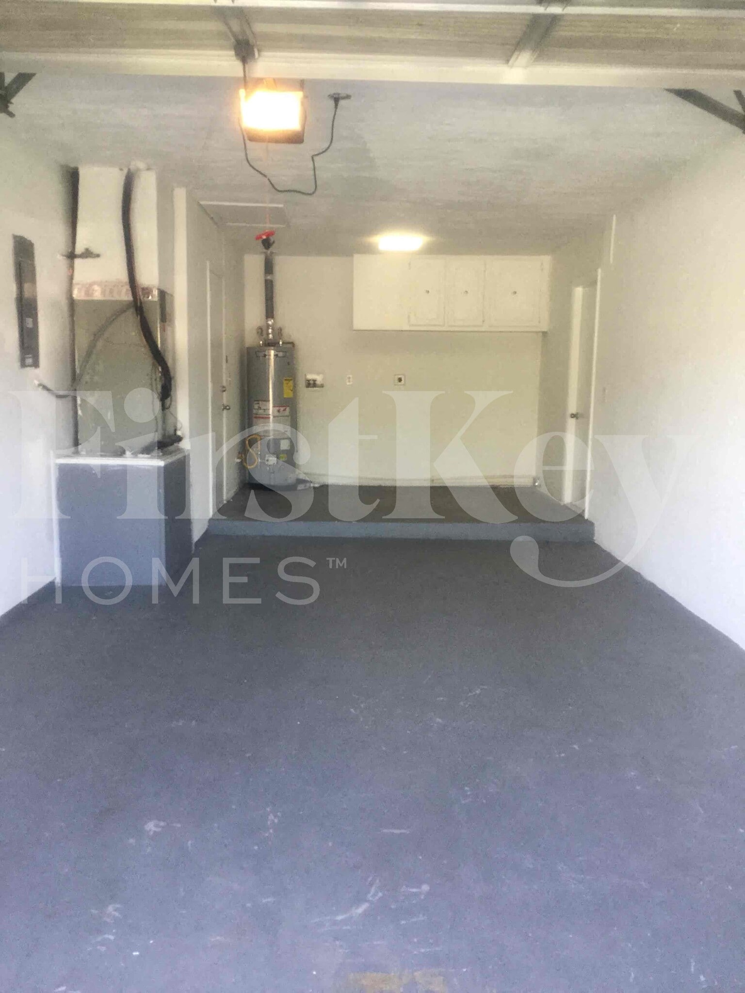 Building Photo - 305 NE Floresta Dr