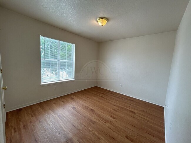 Building Photo - 1407 Dugger Cir