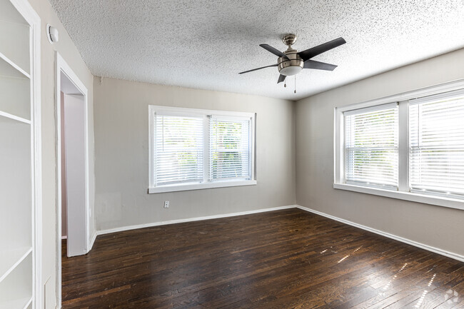 1BR, 1BA - 500SF - Flats at Warwick