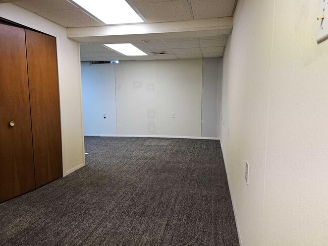 Building Photo - 2011 Vine Way Dr