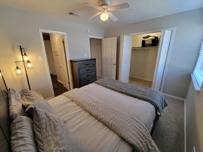 Building Photo - College Station - Cozy 2 Bedroom 1.5 Bath Condo for Lease