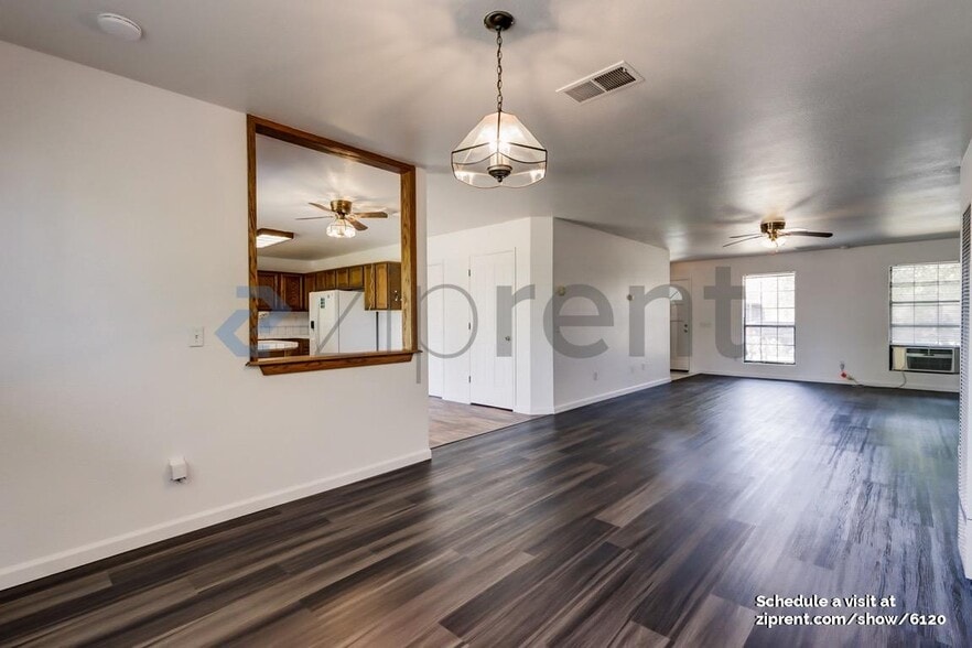 Building Photo - Unit