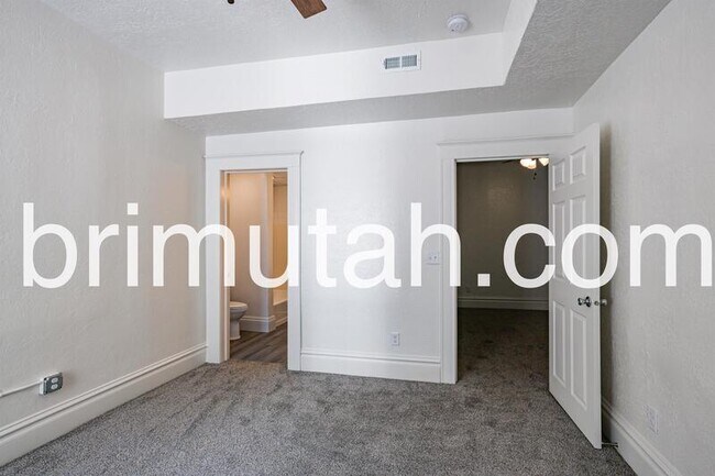 Building Photo - 2590 S 800 E