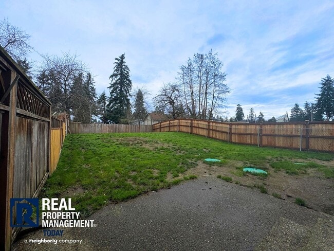 Building Photo - Spacious 3-Bedroom Townhome with Garage in Spanaway! MOVE IN SPECIAL! $250.00 OFF 2 MONTH's RENT!