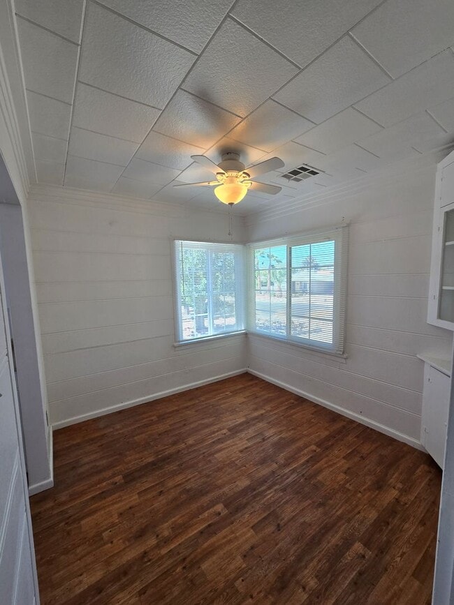 Building Photo - 607 Avenue G