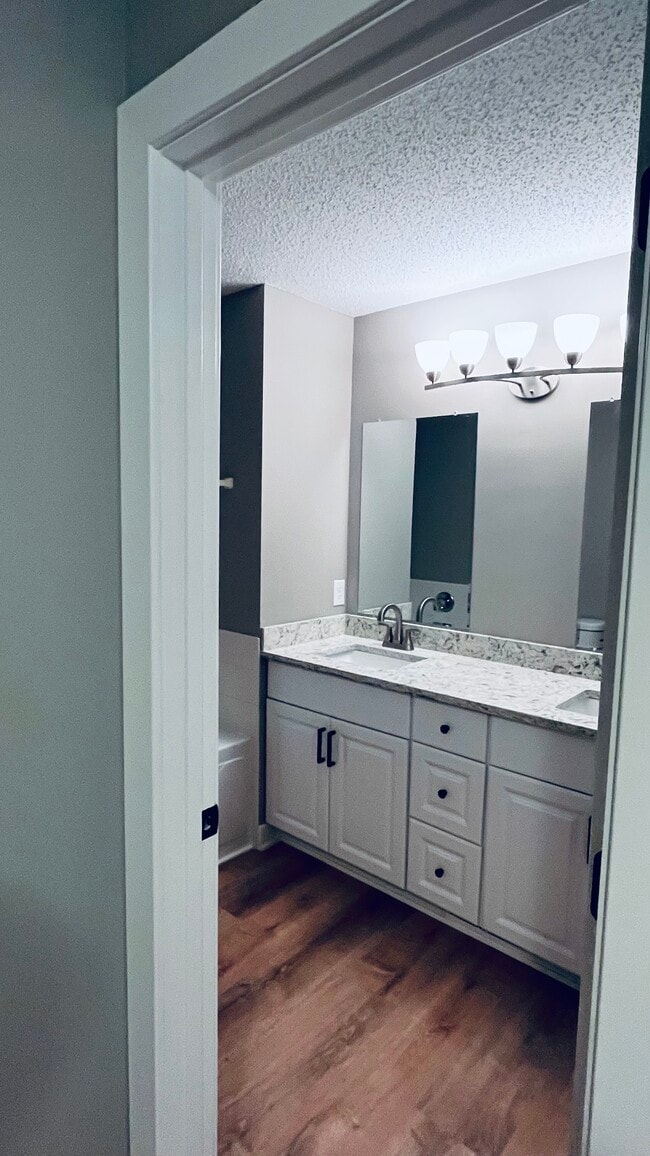 Building Photo - 17020 Eastwood Ave