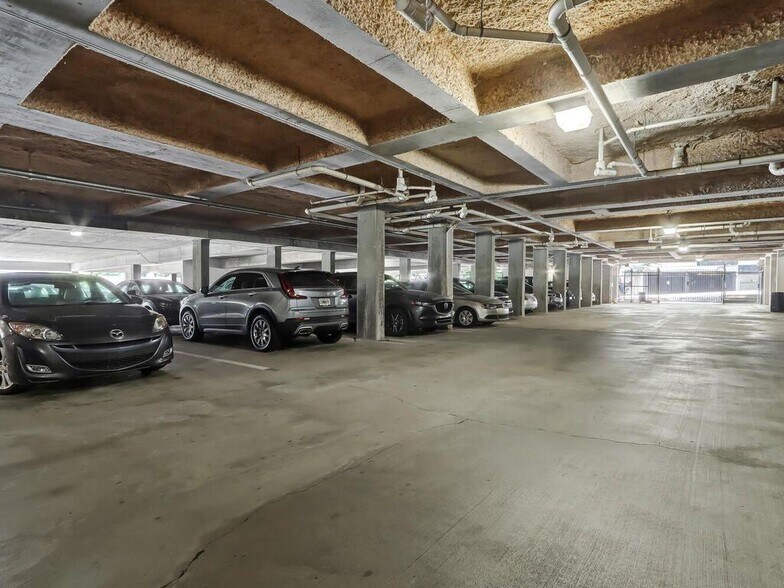 Building Photo - 1074 Peachtree Walk NE