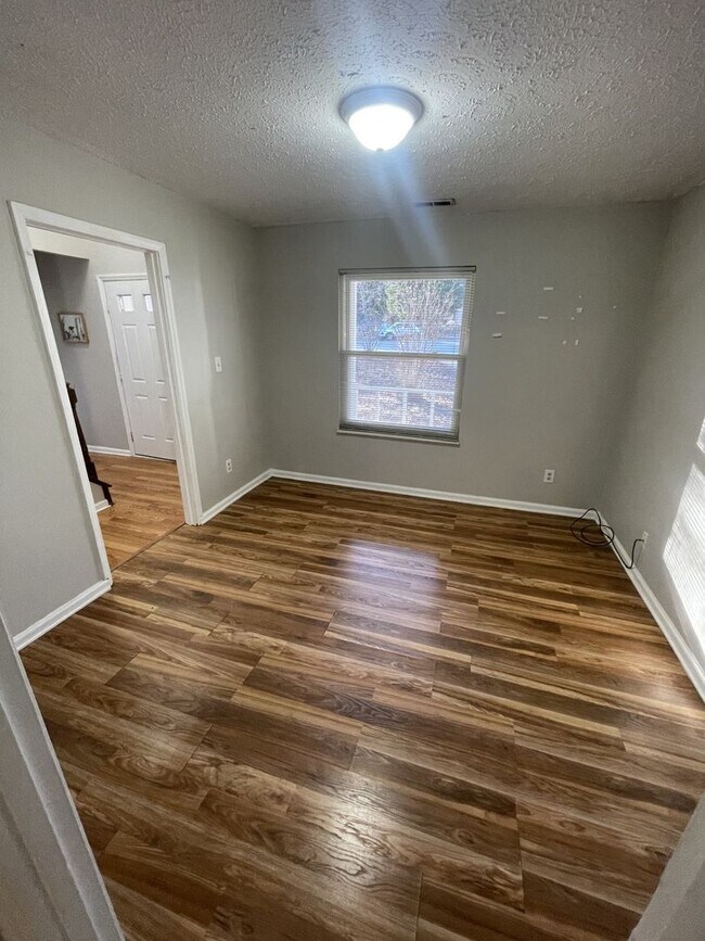 Building Photo - 4 Bd 2 ba house