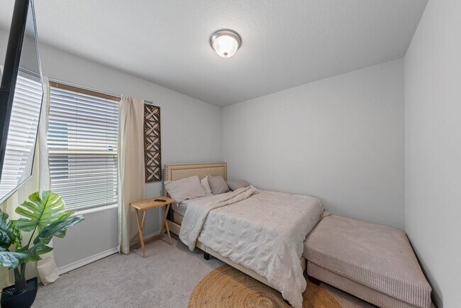 Building Photo - Spacious 3-Bed Home with Pool Access, Trails, and Fenced Yard in Converse