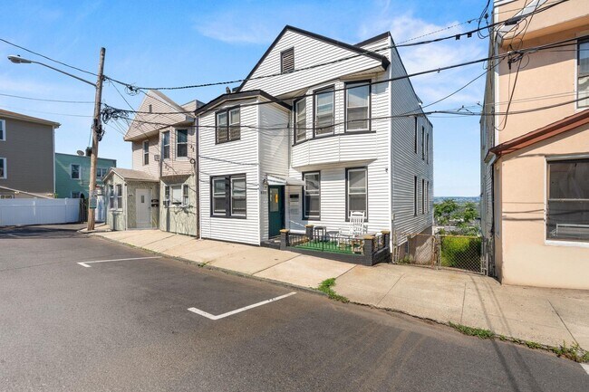 Building Photo - 8511 Smith Ave