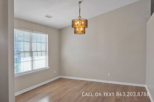 Building Photo - 9990 Hallsford Dr