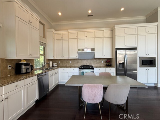 Building Photo - 93 Thornhurst