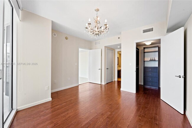 Building Photo - 495 Brickell Ave