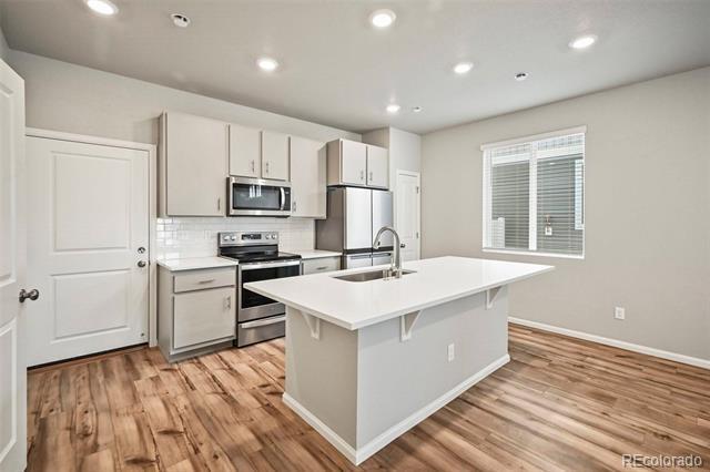 Building Photo - 9264 Lytle Grv