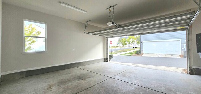 Building Photo - 904 Kinsey Aly