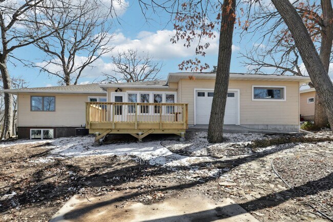 Building Photo - Updated 4-Bed 2-Bath SF Home with Lake Views & Great Entertaining Space in Monona