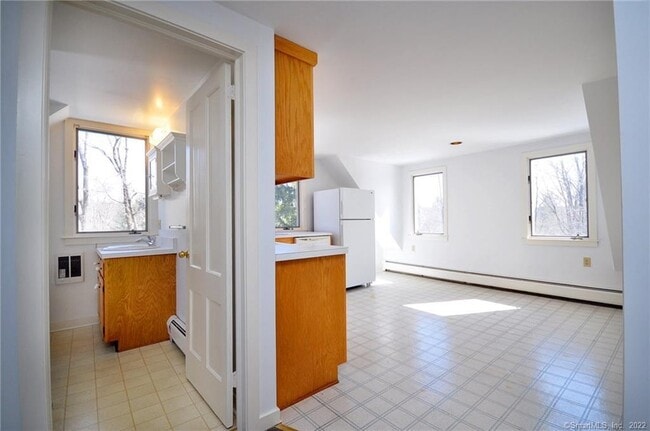 Building Photo - 387 South St