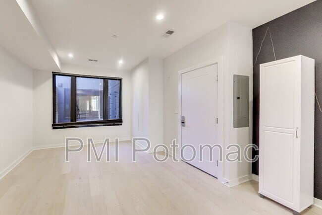 Building Photo - 531 Kennedy St NW